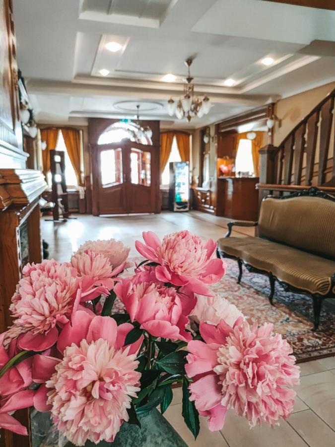 Palac Czarny Las Hotel Wozniki Luaran gambar